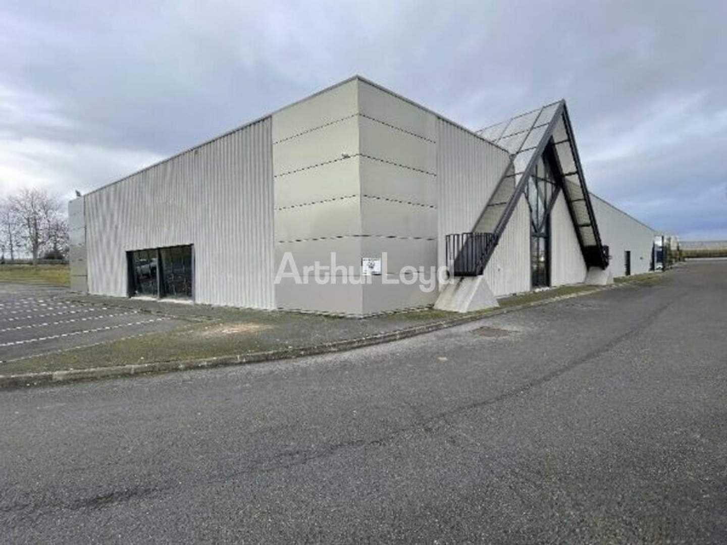 LOCAL COMMERCIAL A VENDRE