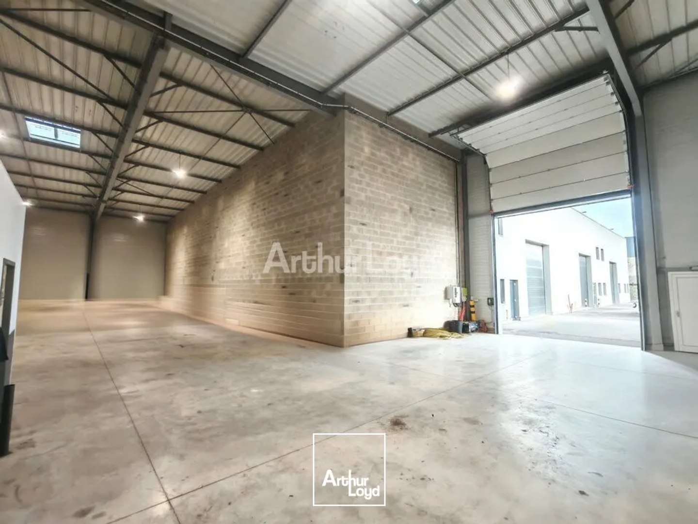 Locaux à vendre - 350m2 - Cernay-Lès-Reims (51420)