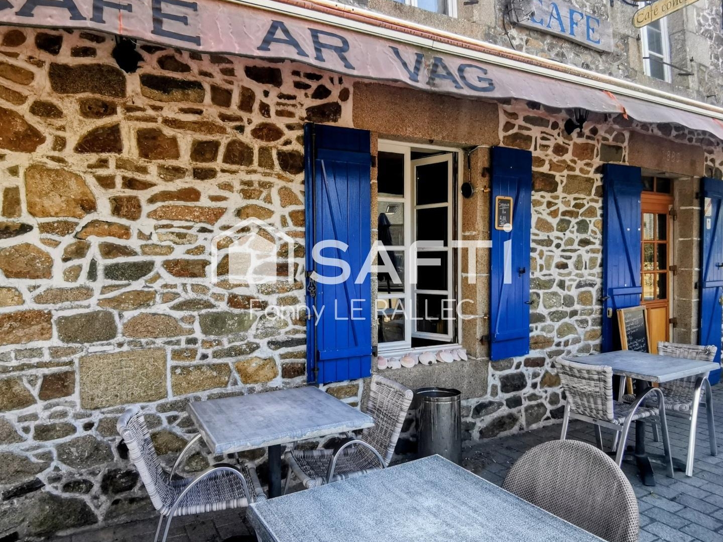 Bar, restaurant, concert