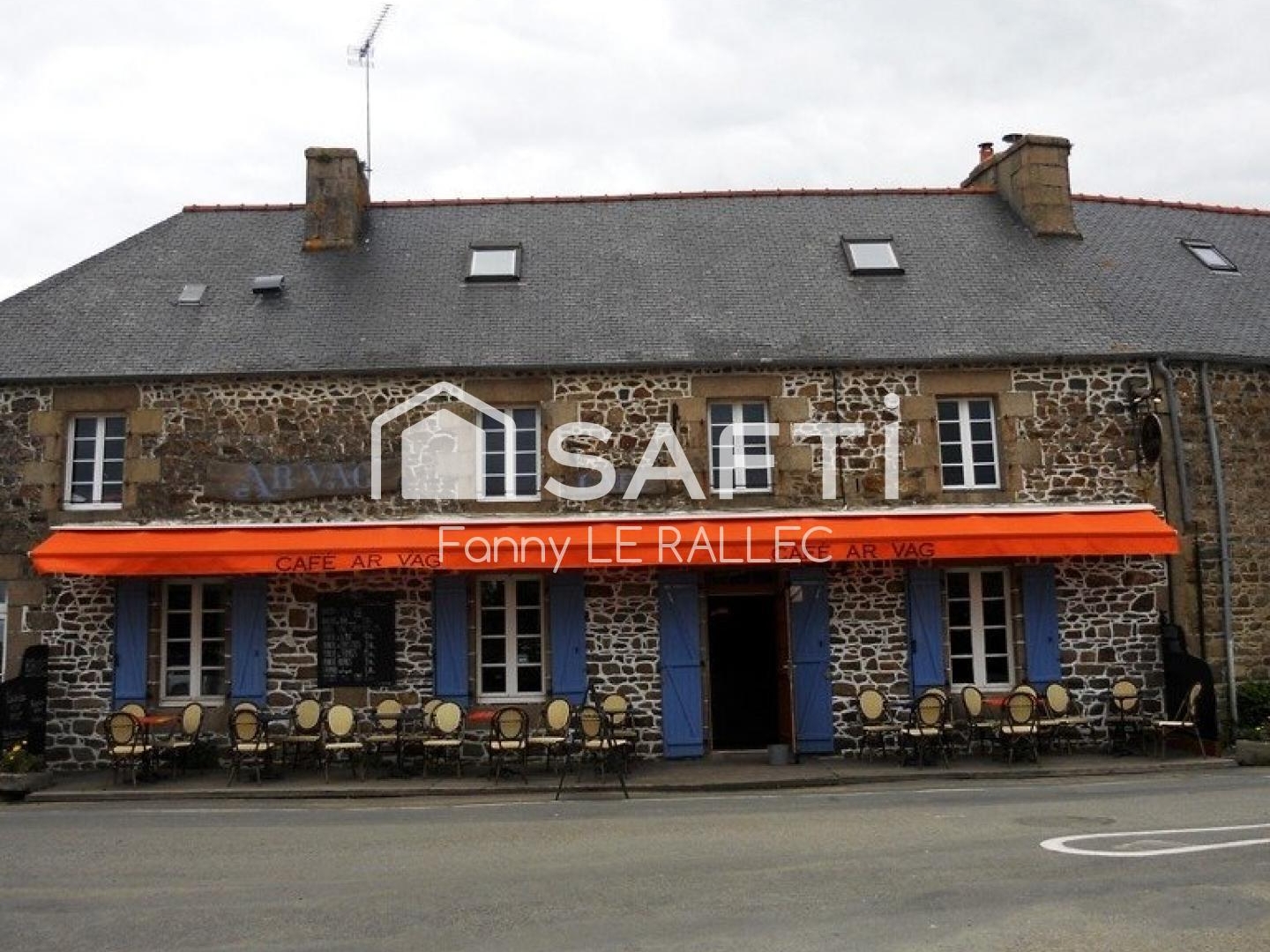 Magasin à vendre - 8 pièces - 265m2 - Plougrescant (22820)