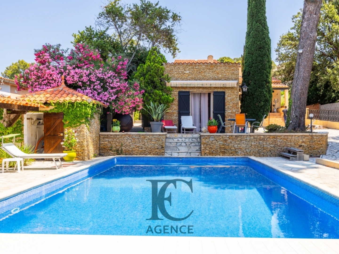 Six-Fours-les-Plages : Maison de 125 m² avec garages au Brusc