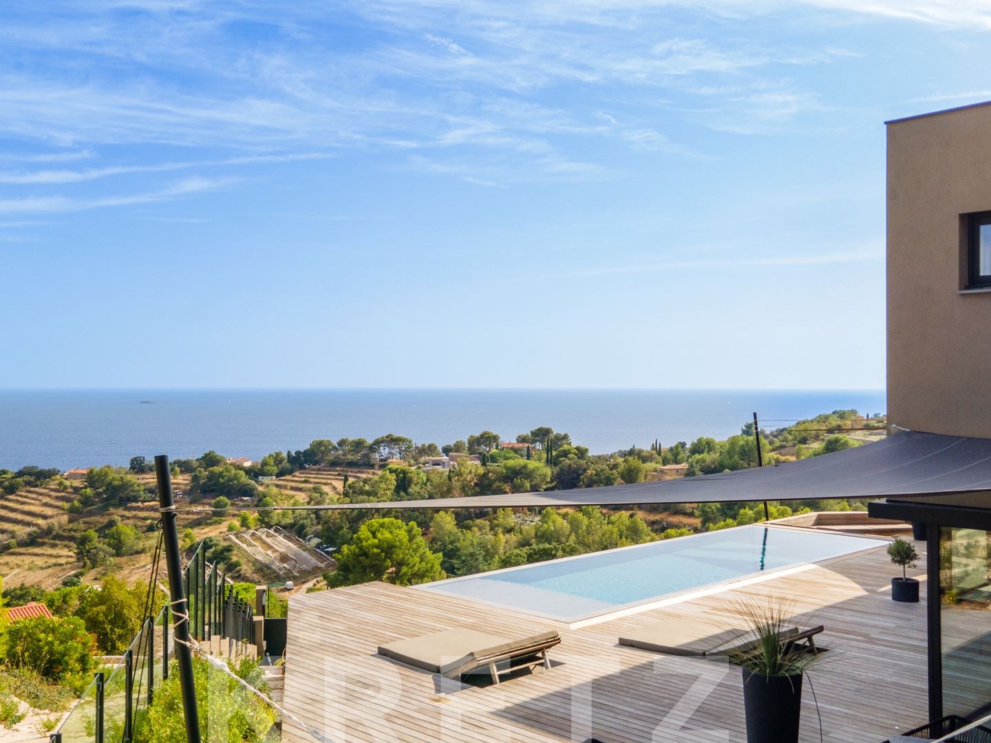 Carqueiranne, villa contemporaine 2021 de 290 m², vue mer panoramique, piscine, 5 suites