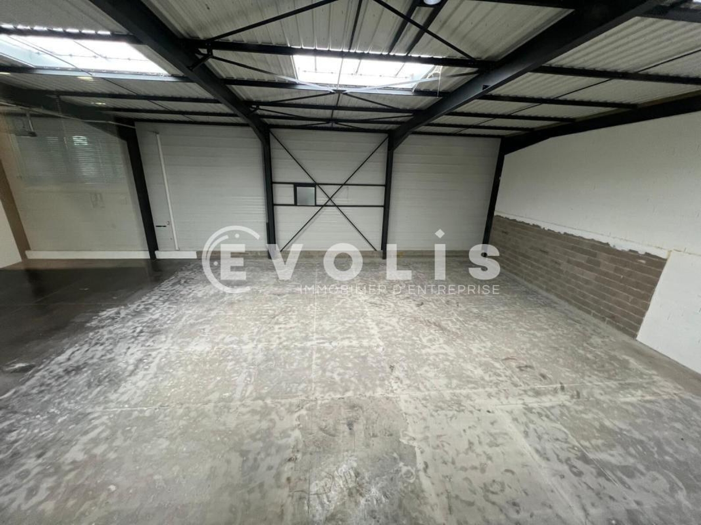 Vénissieux | Local d'activité 731 m² - À louer ou à vendre dans un parc d'activité moderne