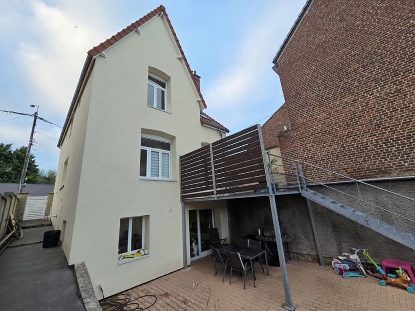 MAISON DE VILLE INDIVIDUELLE RENOVEE 93M² HAB SUR 670M²