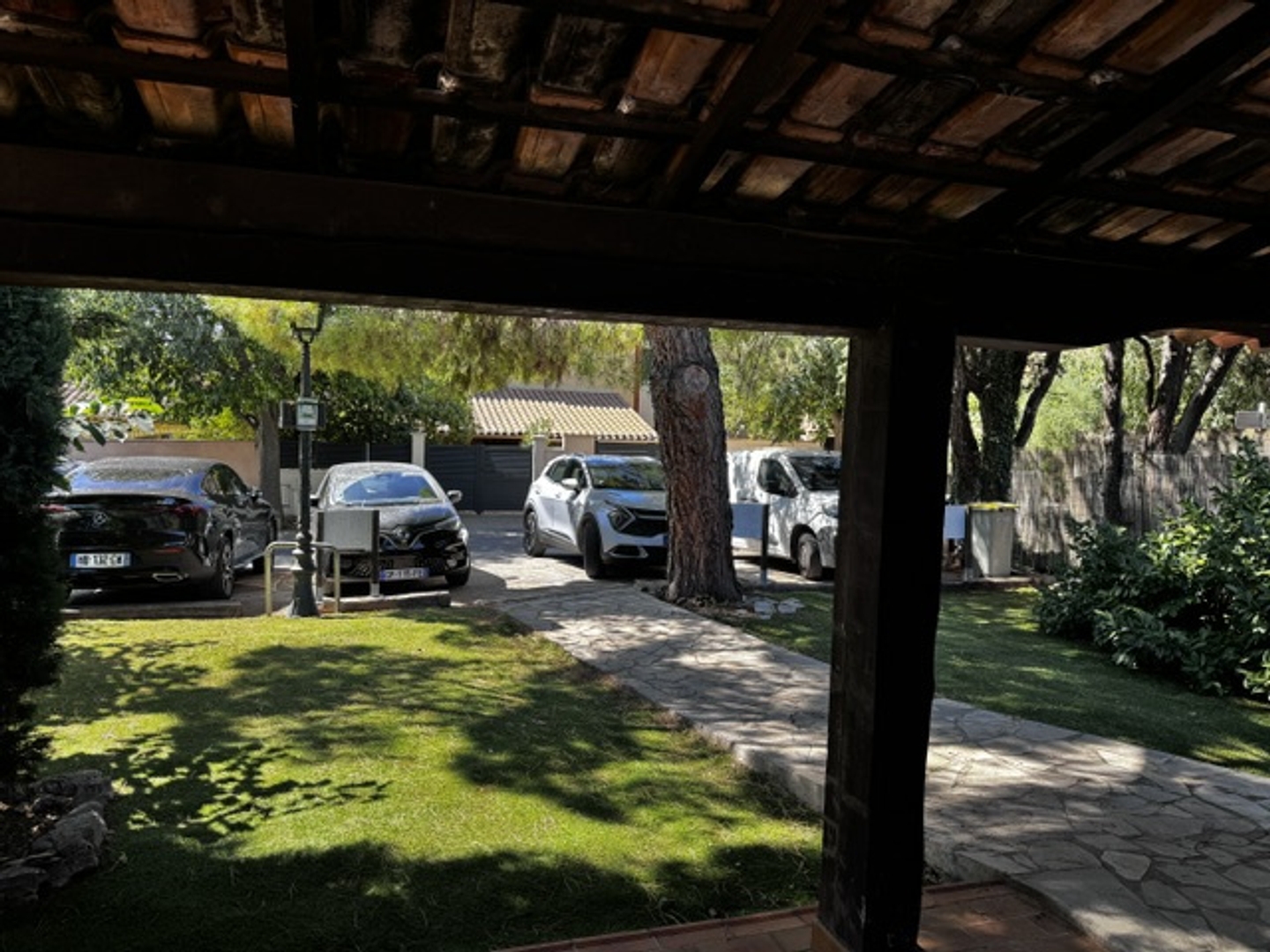 Locaux à vendre - 3 pièces - 128m2 - Éguilles (13510)
