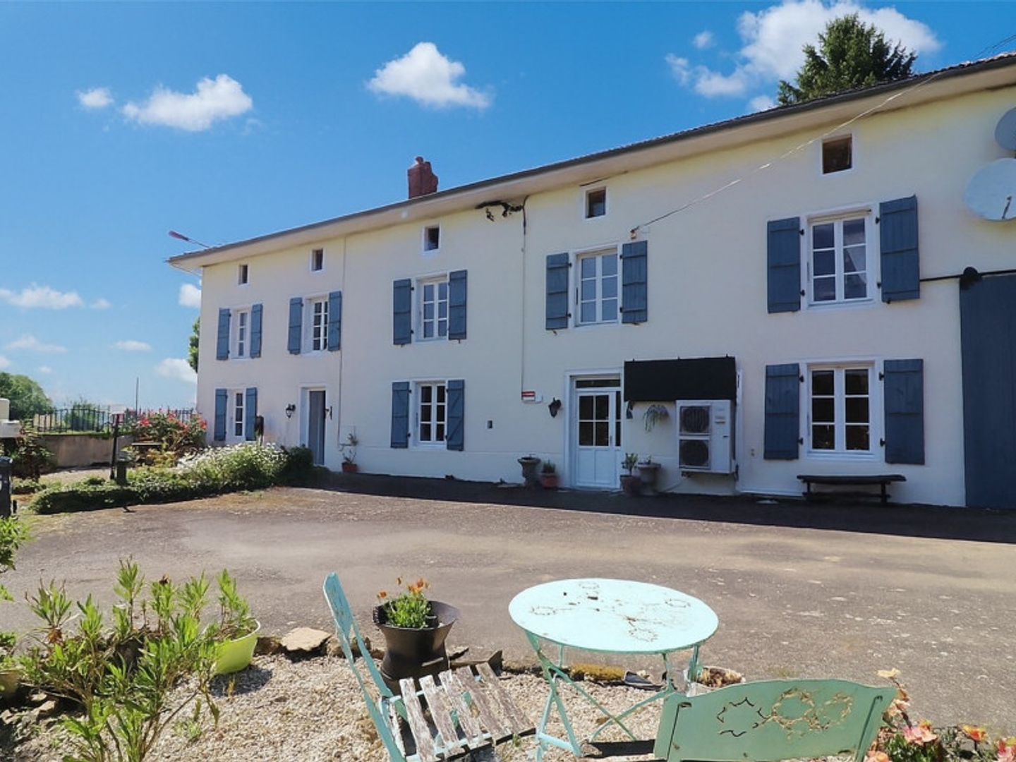 Maison avec dépendances 8 pièces 213 m²