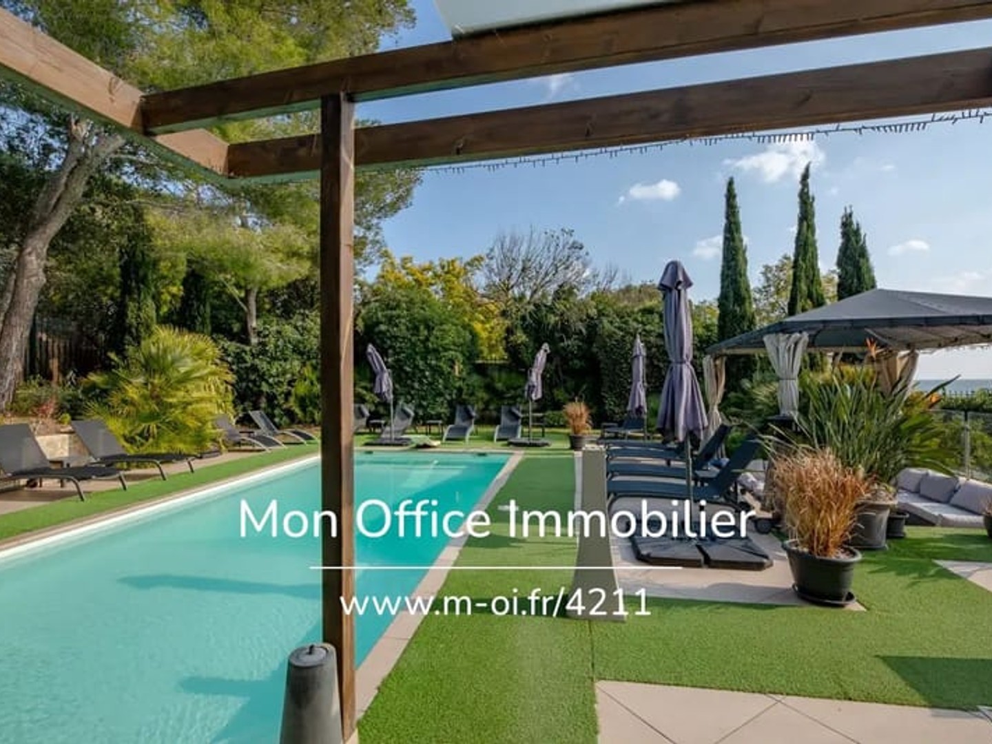 Maison à vendre - 10 pièces - 308m2 - Fréjus (83370)