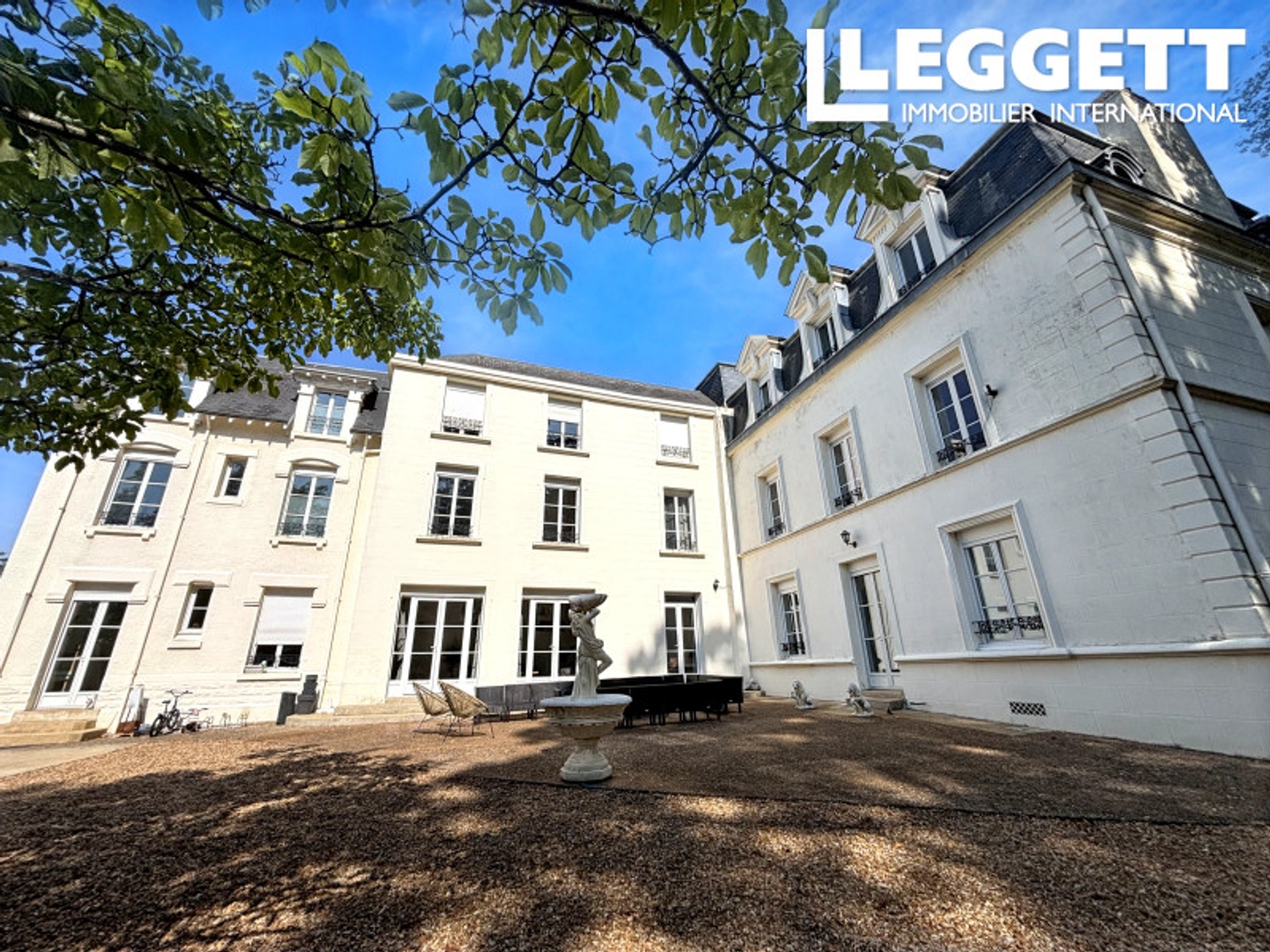 Élégant et vaste hôtel particulier aux portes du Perche