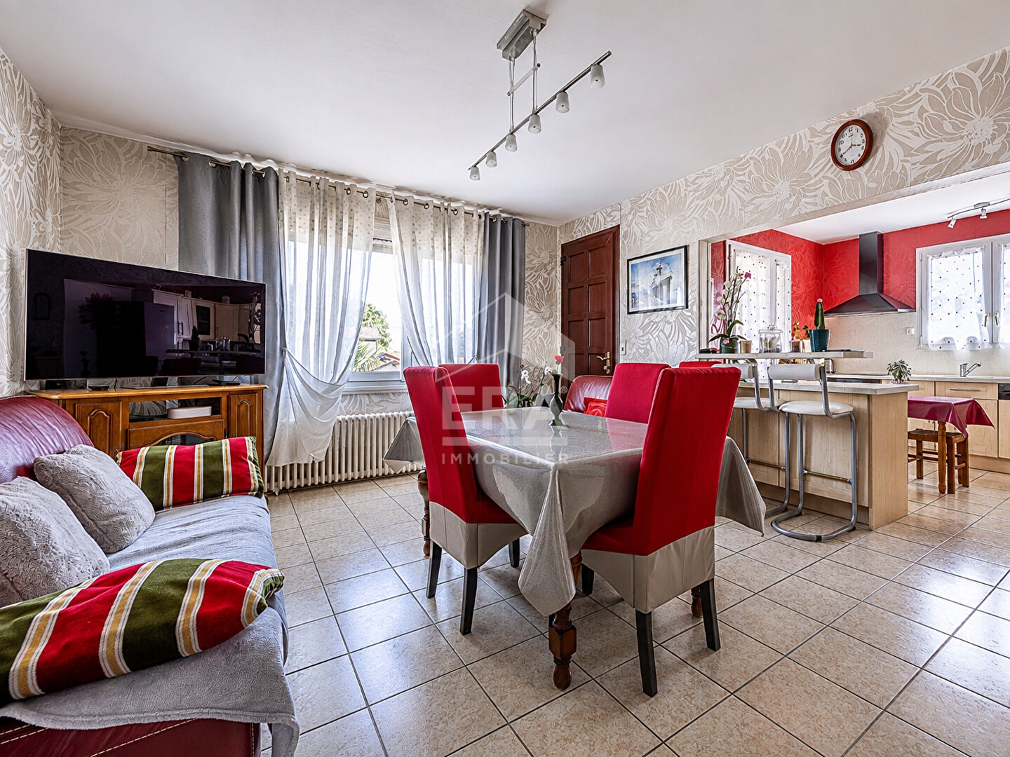 Maison à vendre - 12 pièces - 277m2 - Saint-Georges-De-... (17110)