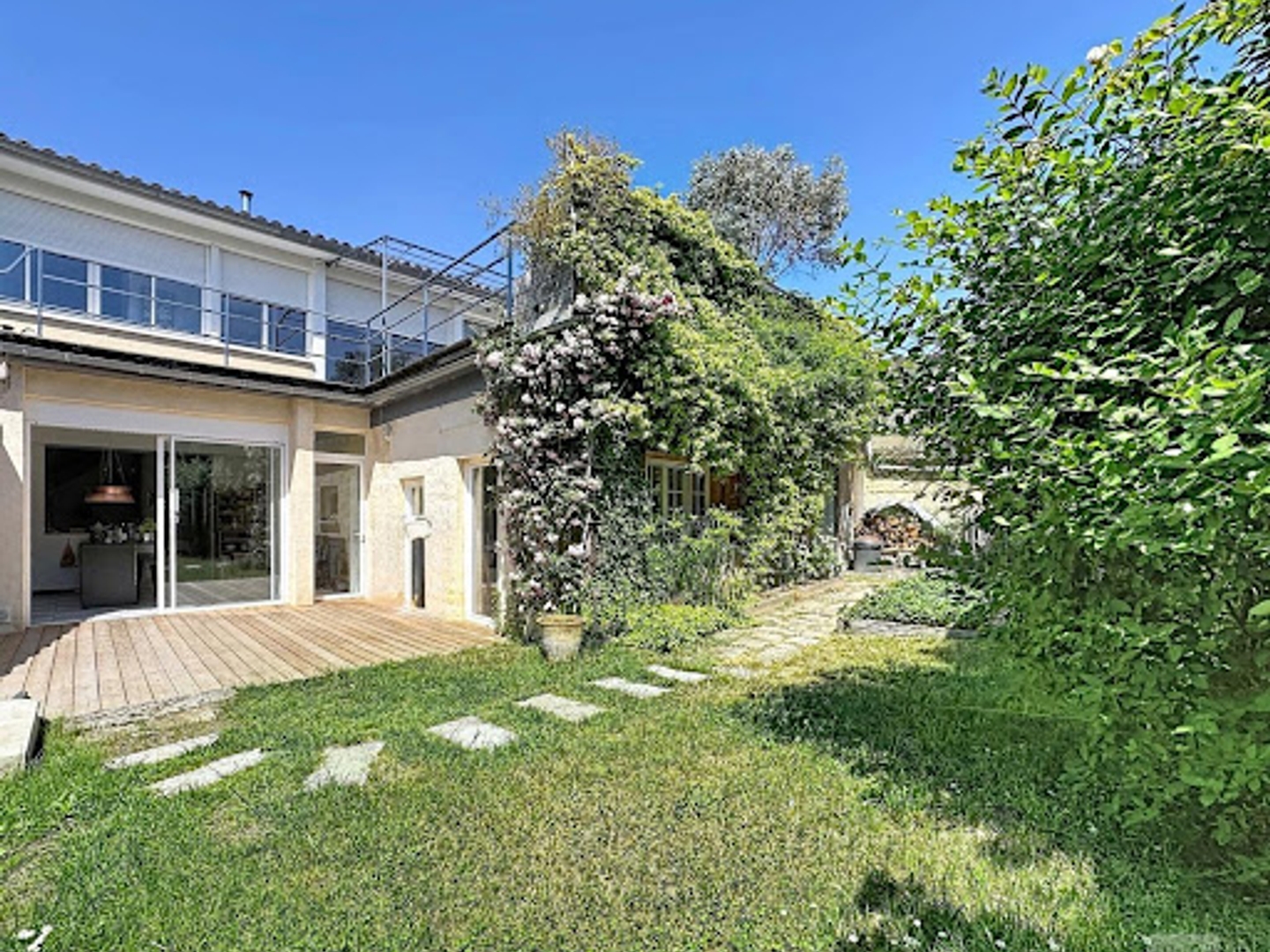 Maison 8 pièces 251 m²