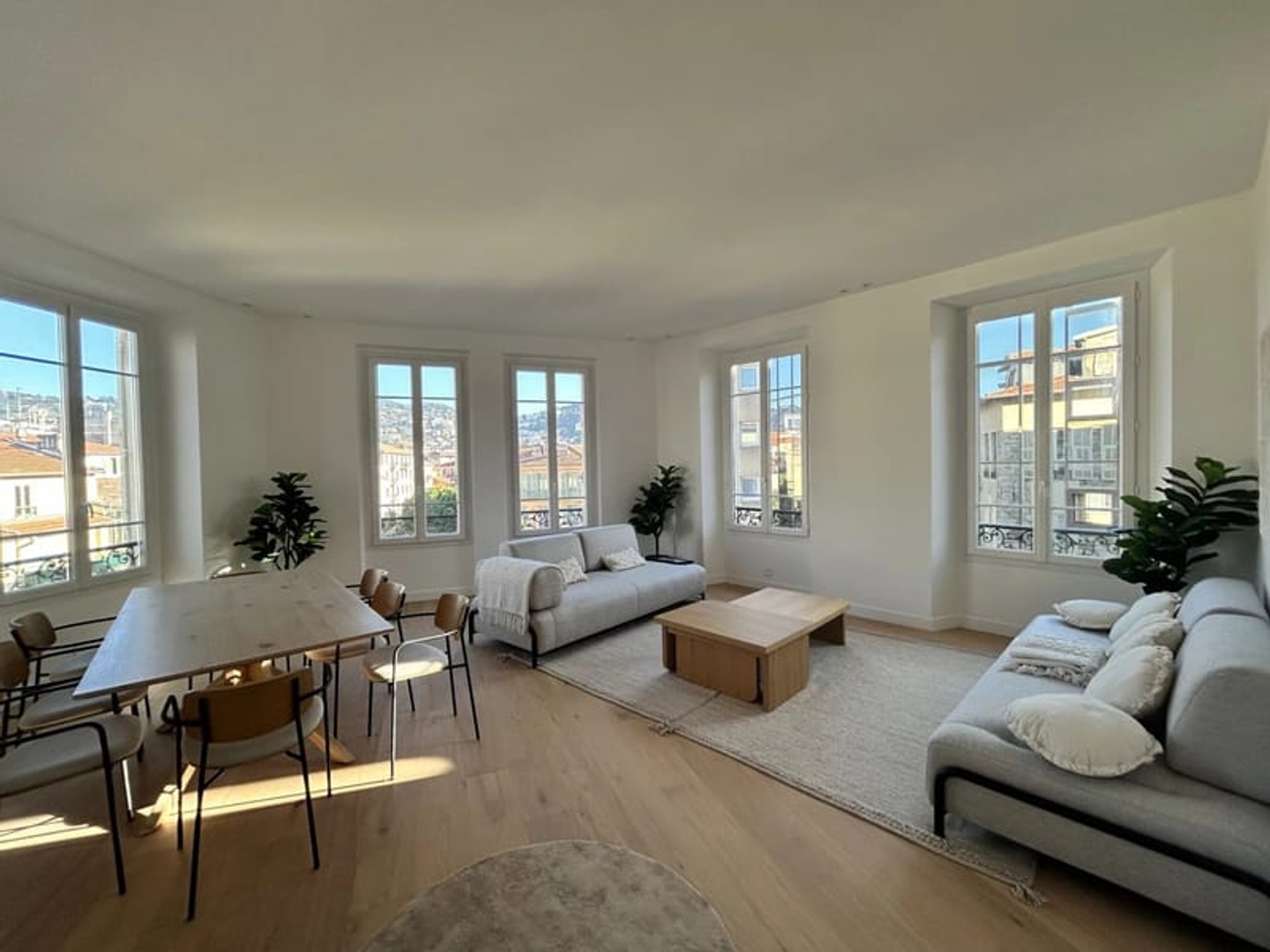 PLACE DU PIN ETAGE ELEVE 5 PIECES