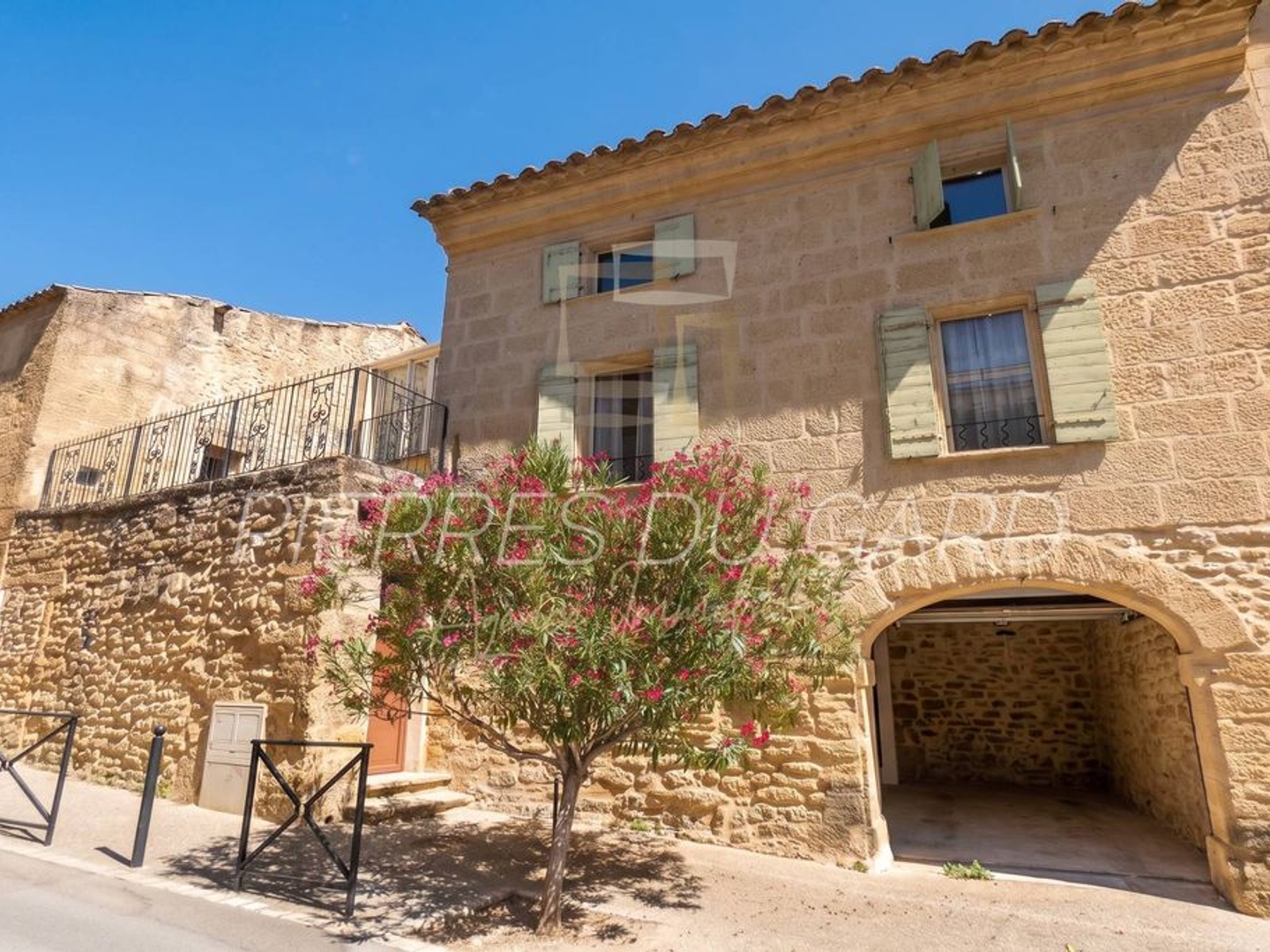 Villa 10 pièces 270 m²