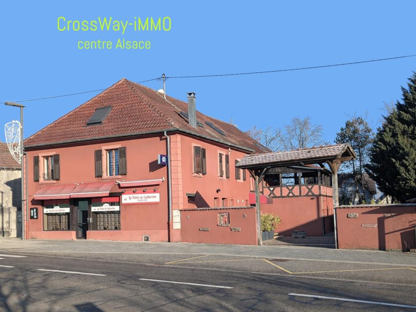 Ensemble immobilier 500m2, restaurant bar appartements, terrain 1187m2