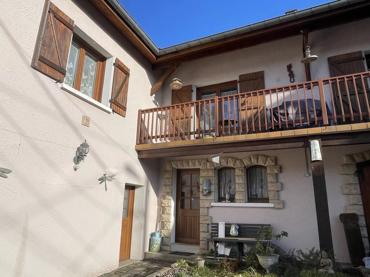 Maison de village à Saint-Joire plus studio .