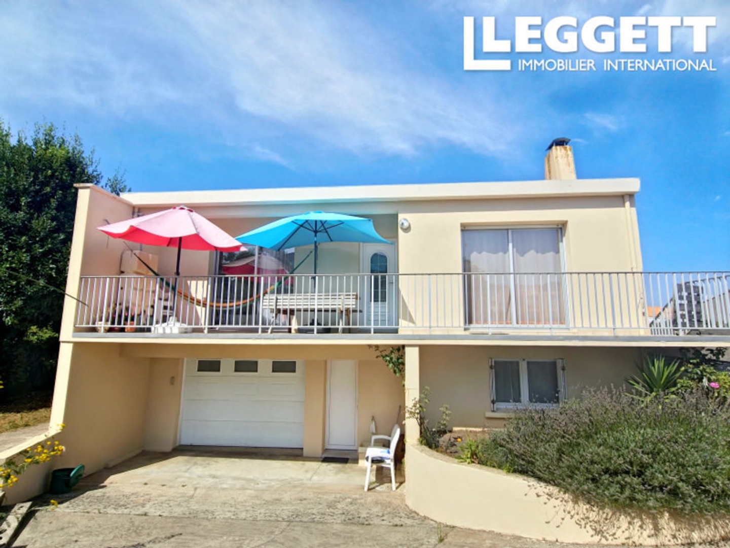 Les Sables d'Olonne Maison comprenant deux logements 101 m² sur deux niveaux 4 chambres parcelle de 768 m².