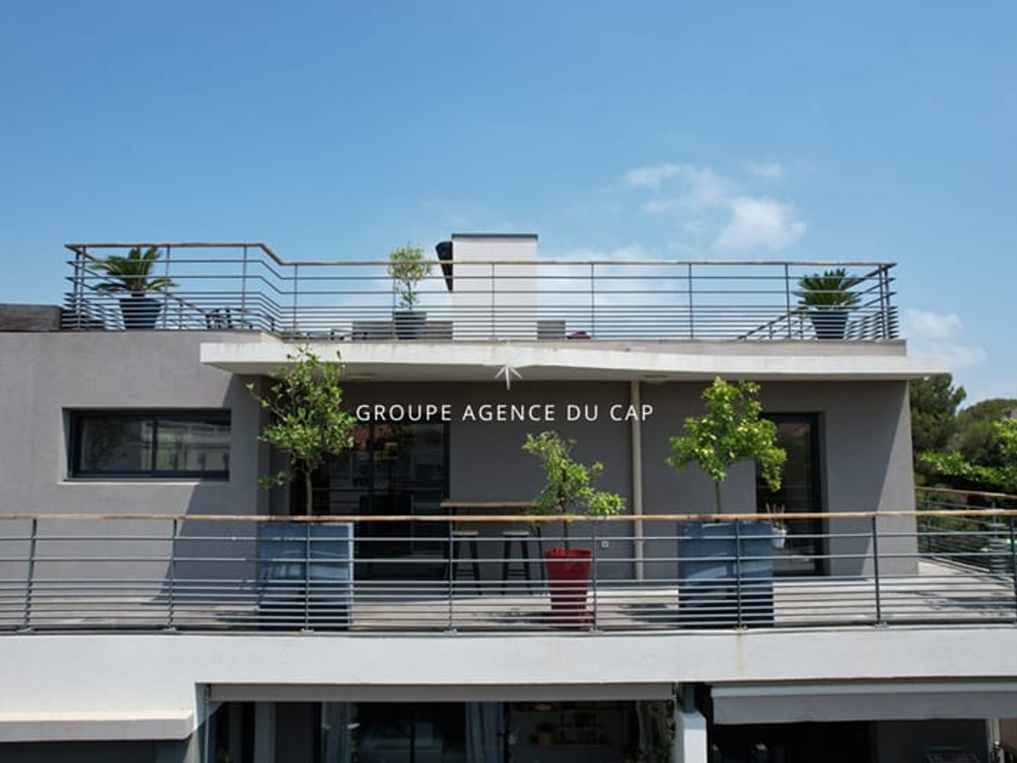 À VENDRE APPARTEMENT ROOFTOP DE 115M² AVEC 3 CHAMBRES À PIED DES PLAGES ET DES COMMERCES