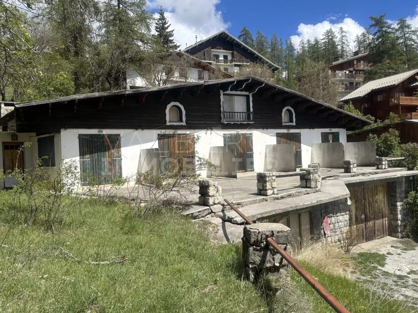 INVESTISSEUR 460 M² A RENOVER