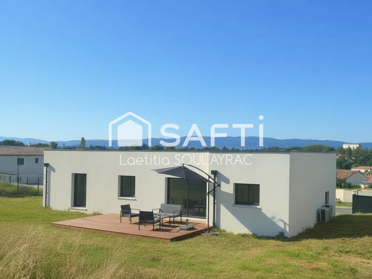 Très belle villa de 2023 avec 4 chambres, garage et jardin.