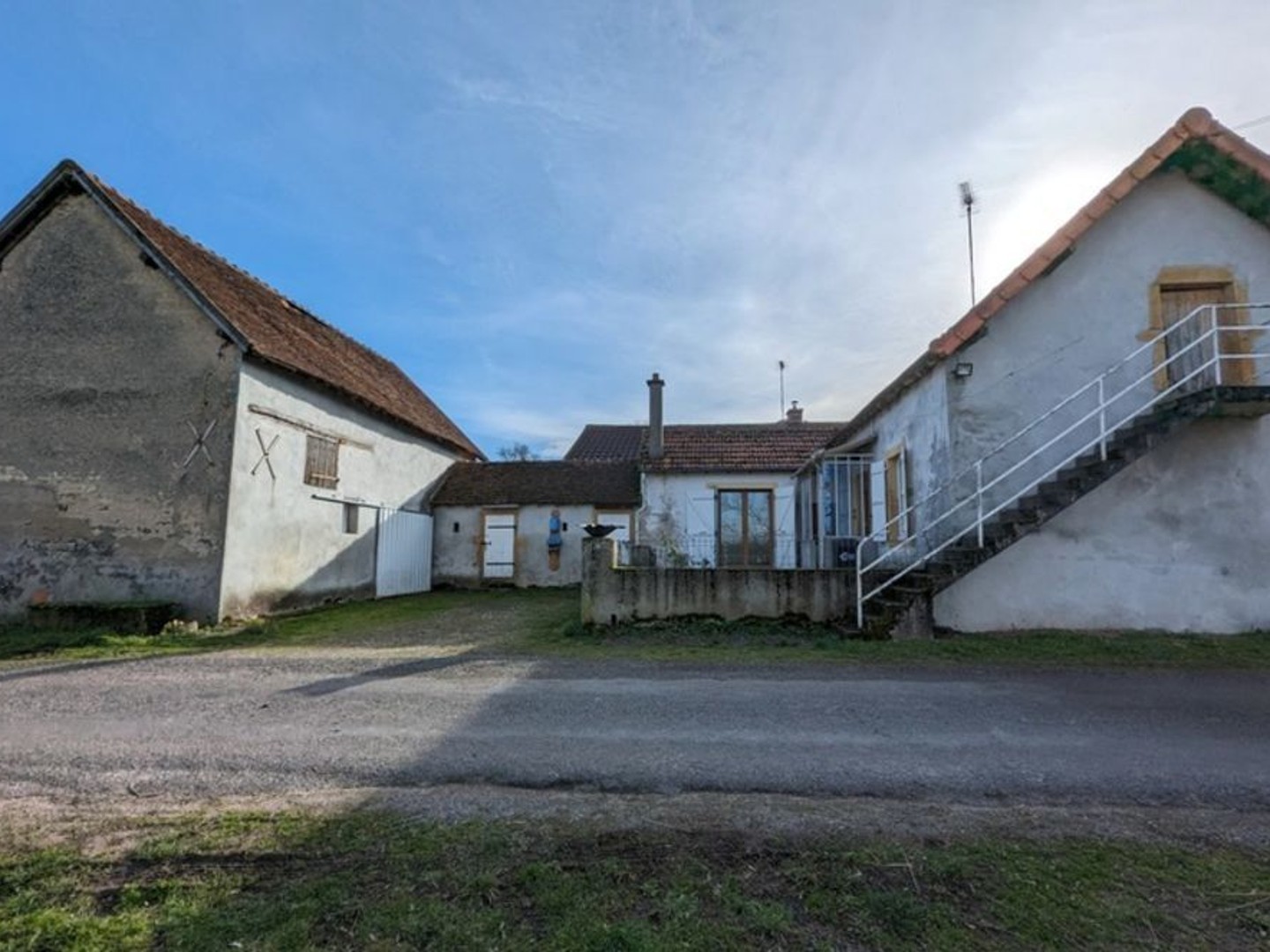 À vendre porche de Digoin, maison à rénover avec dépendances / terrain 965m²