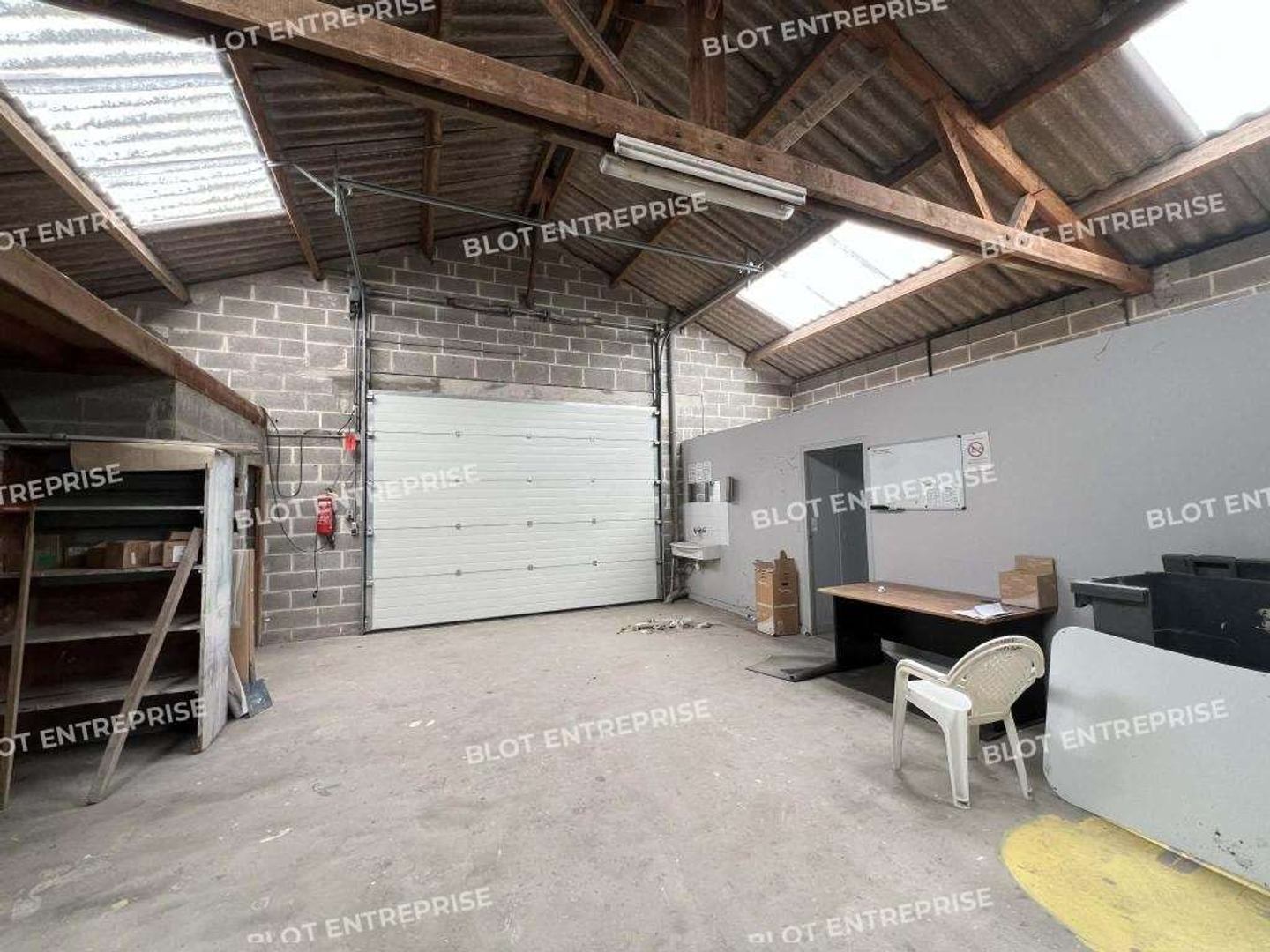 A vendre local d'activités bureaux 270m² à Balazé