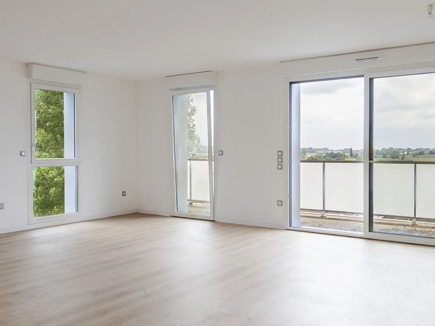 Parking/Garage/Box 111 m²