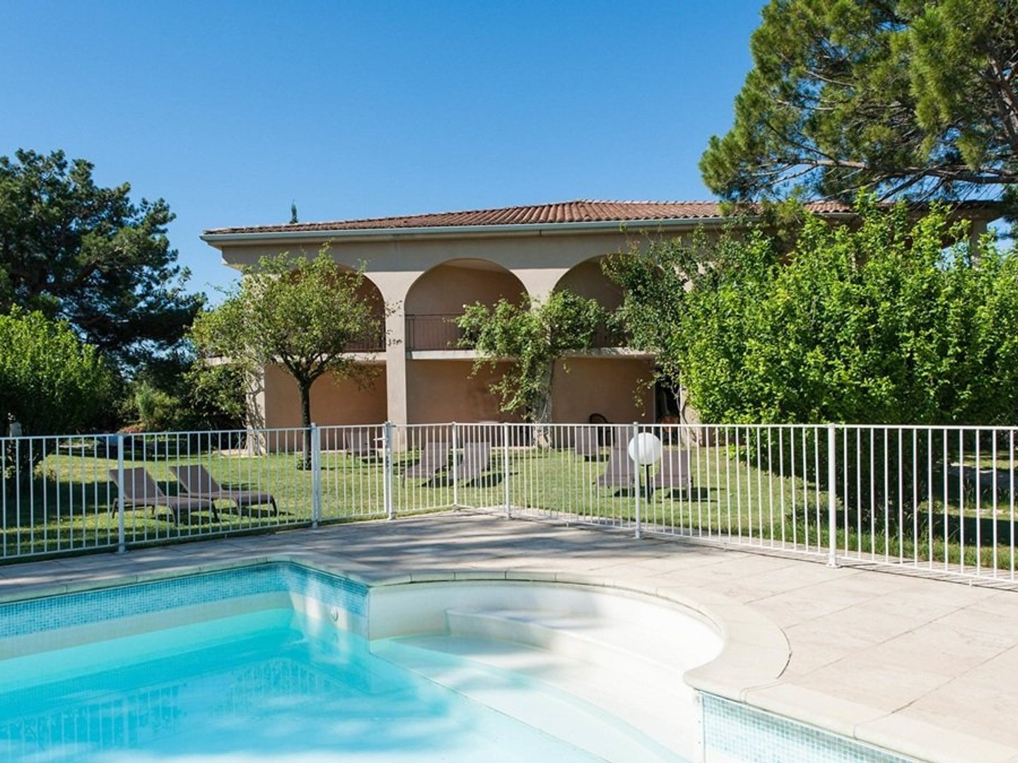 INVESTISSEMENT LOCATIF - AVIGNON - Golden Tulip le Paradou - 6,04 % de rentabilité