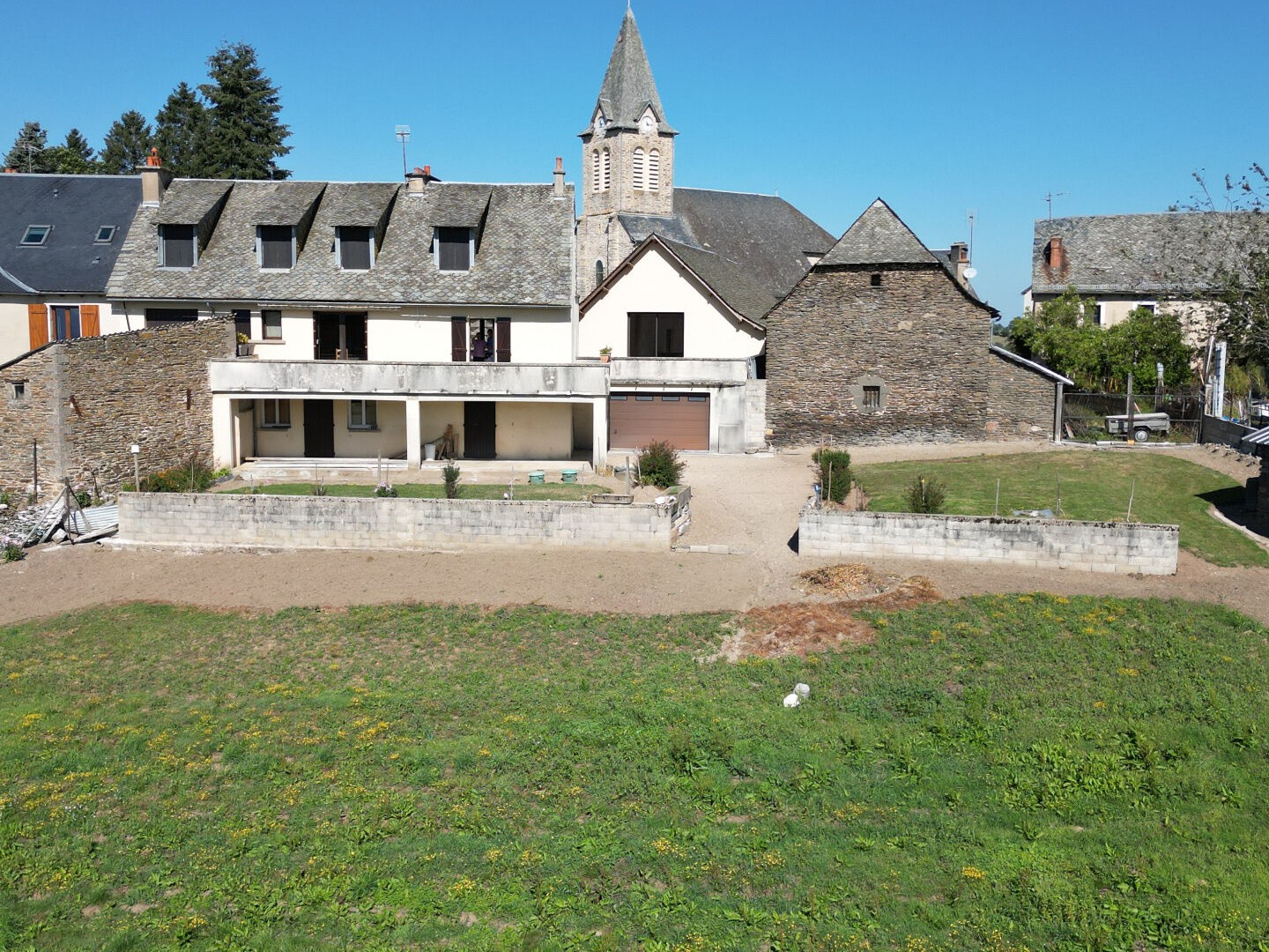 Ensemble immobilier à mi-chemin entre Espalion et Laguiole