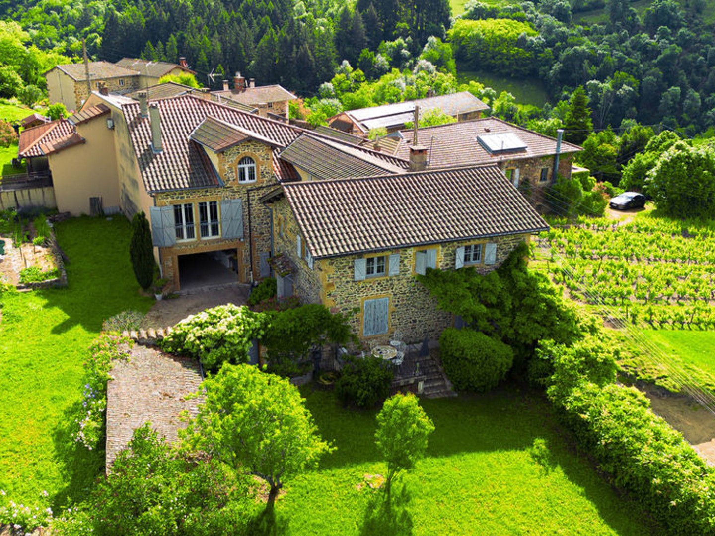 POTENTIEL INCROYABLE : SUPERBE PROPRIÉTÉ EN PIERRES DORÉES 5/6 CHAMBRES + 3 SALONS PISCINE LE BADIER LÉT