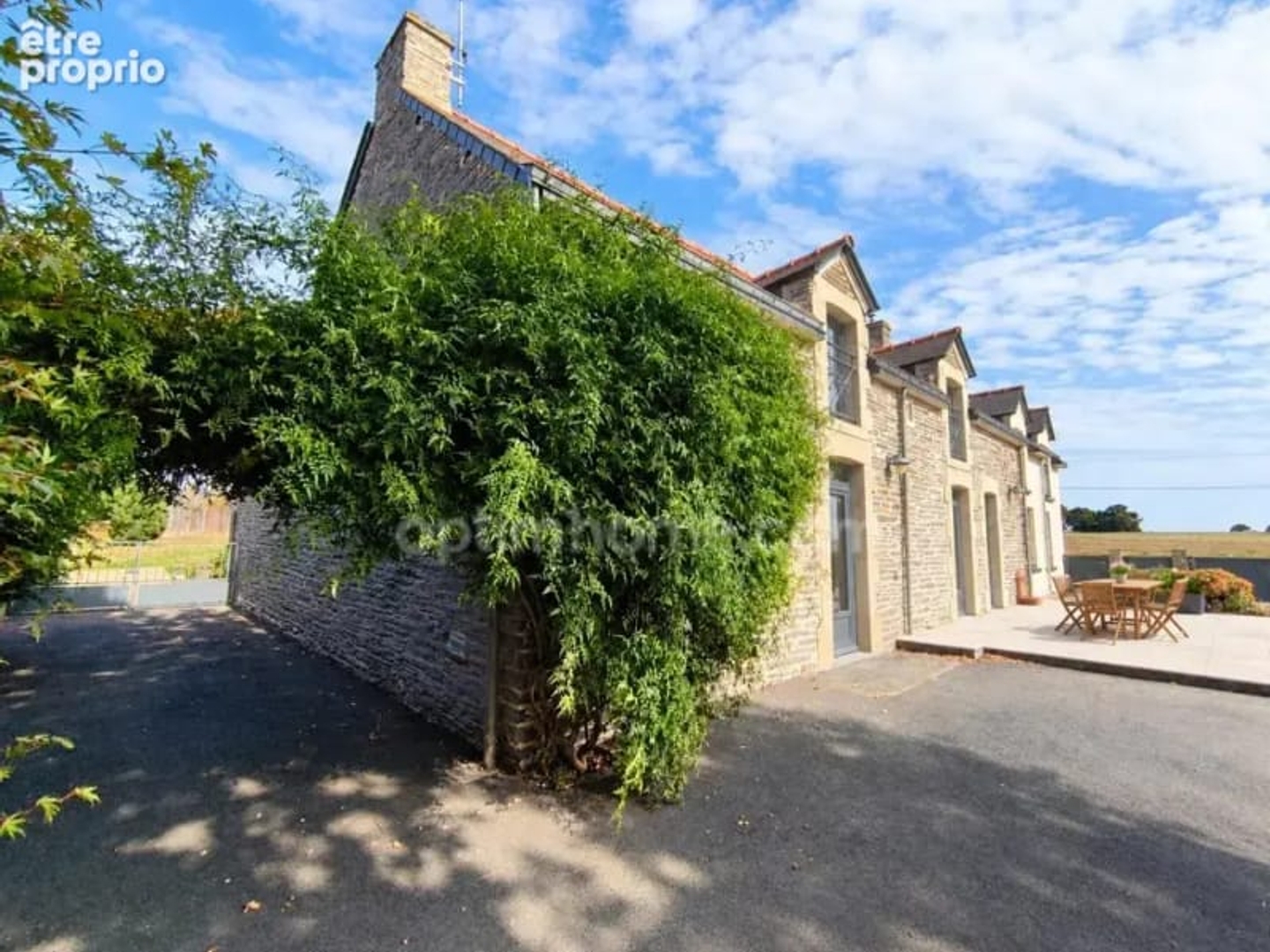 Maison en pierre avec dépendances - 240 m²- SAINT JUST (35)