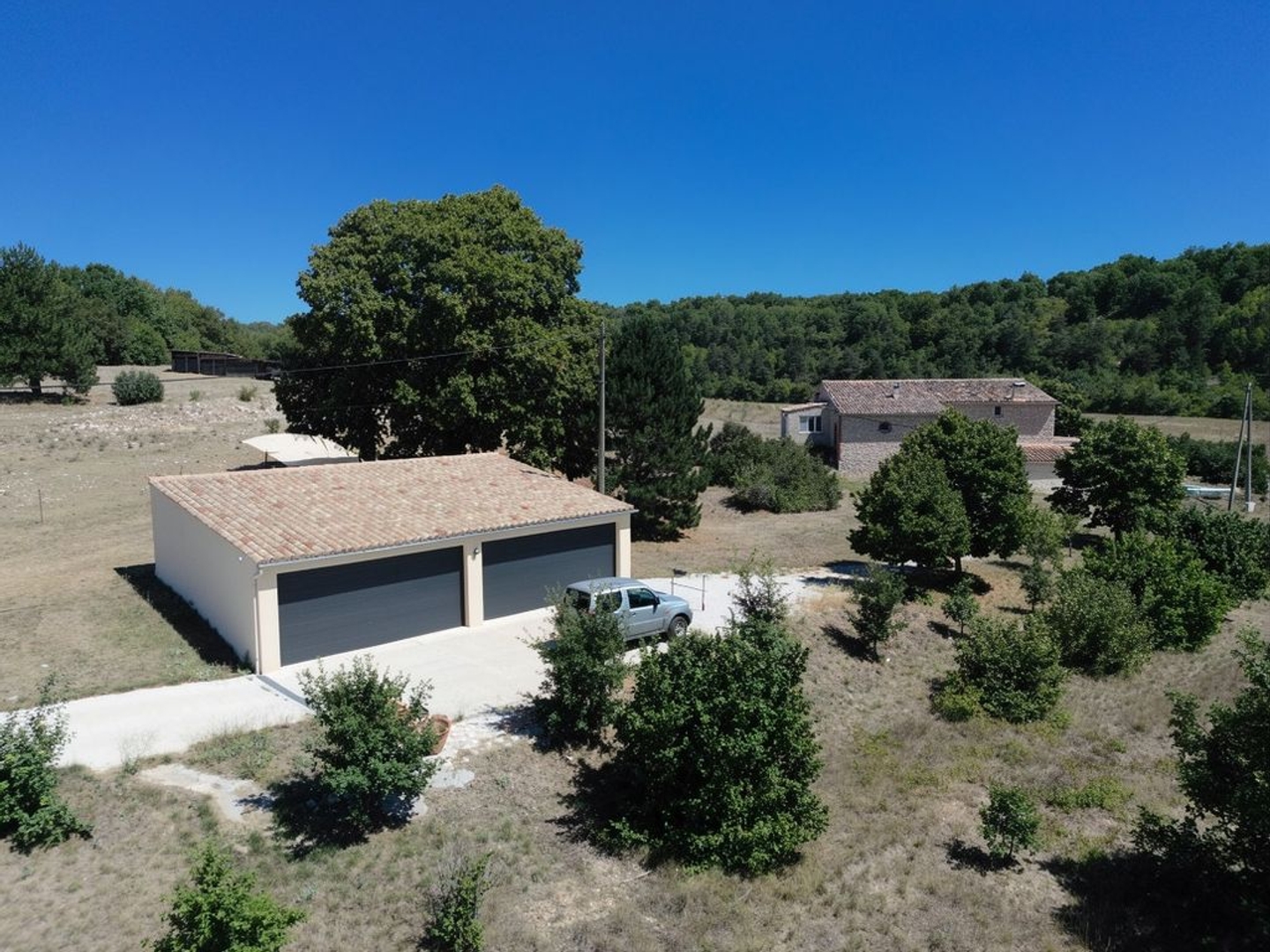Parking / garage / box à vendre - 403m2 - Sault (84390)