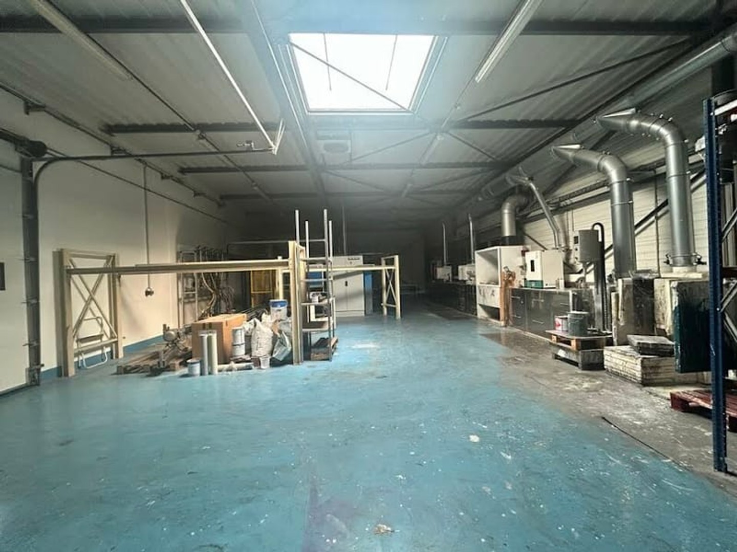 Local 1384 m²