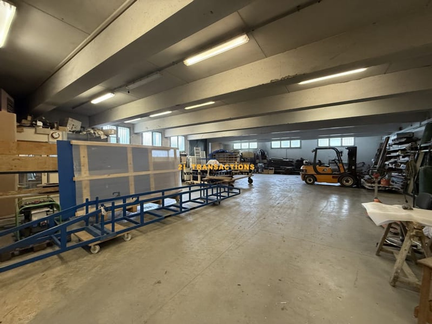 Immeuble industriel 600 m²