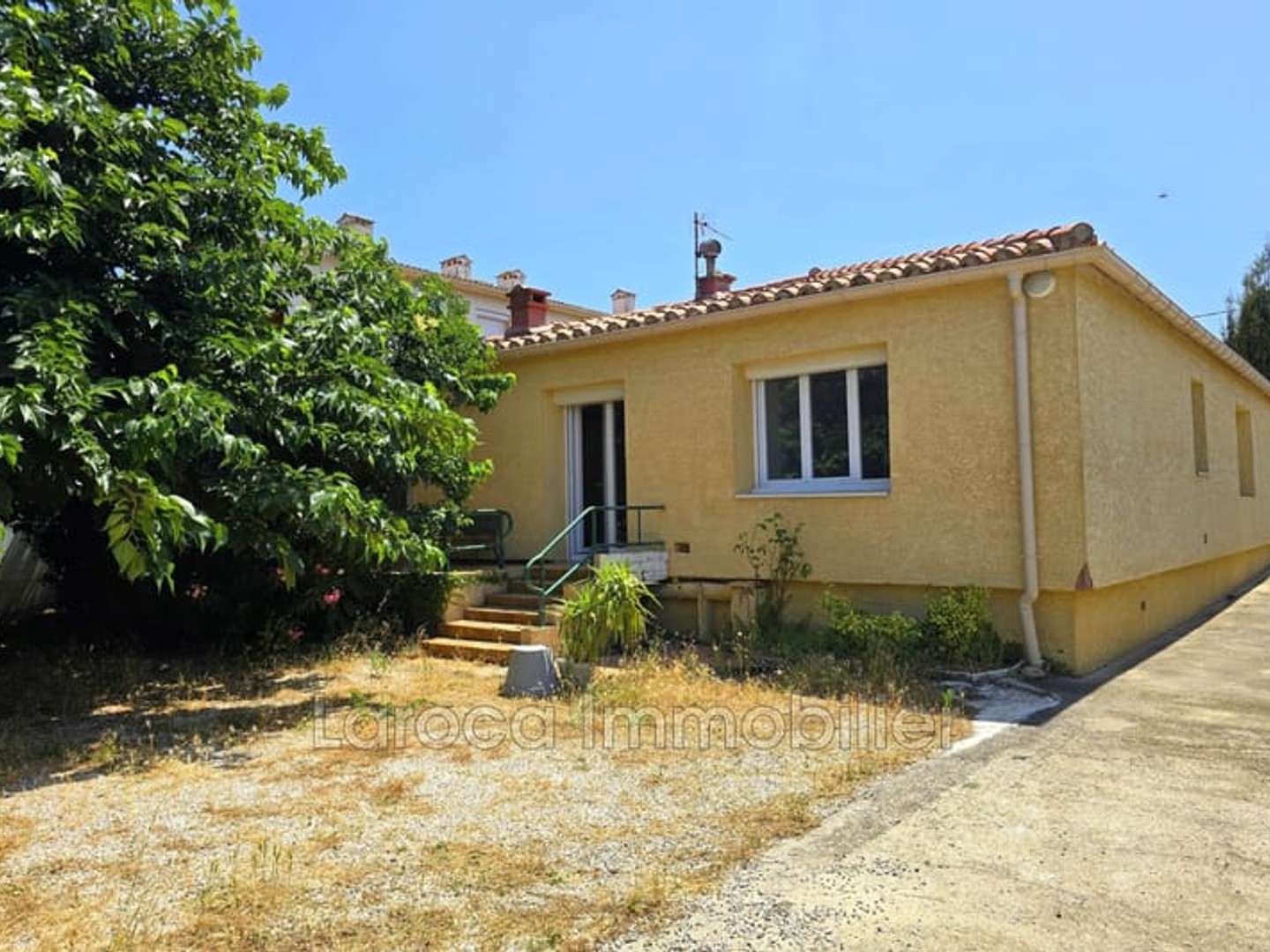 Villa avec annexe à restaurer