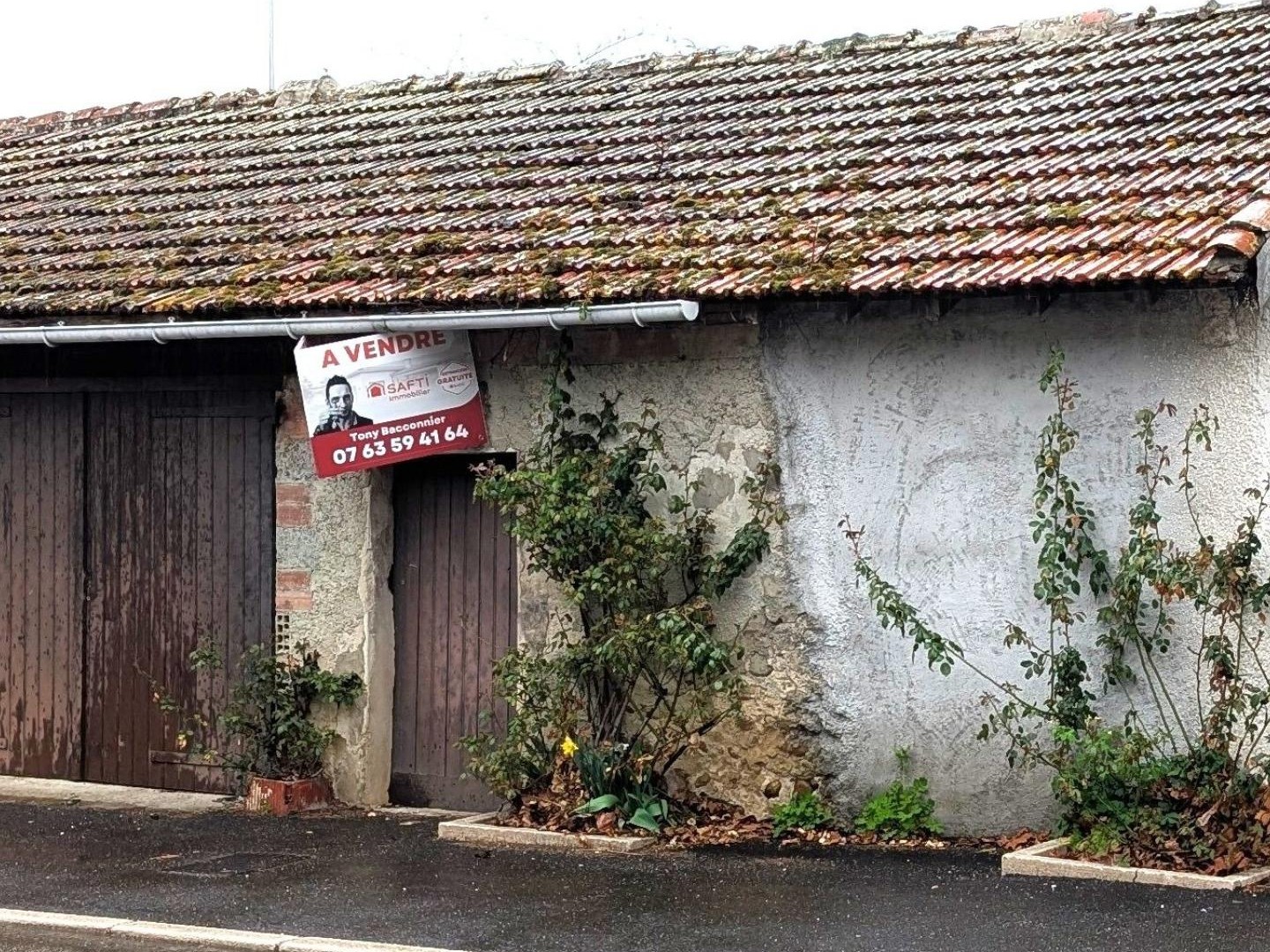 Terrain avec Garage et dependance