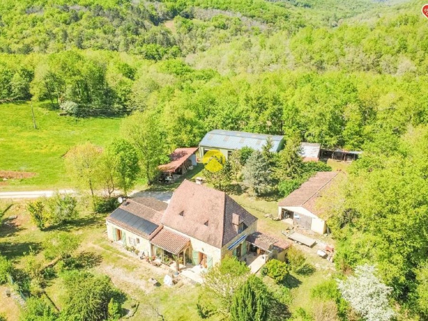 Maison rénovée avec hangar