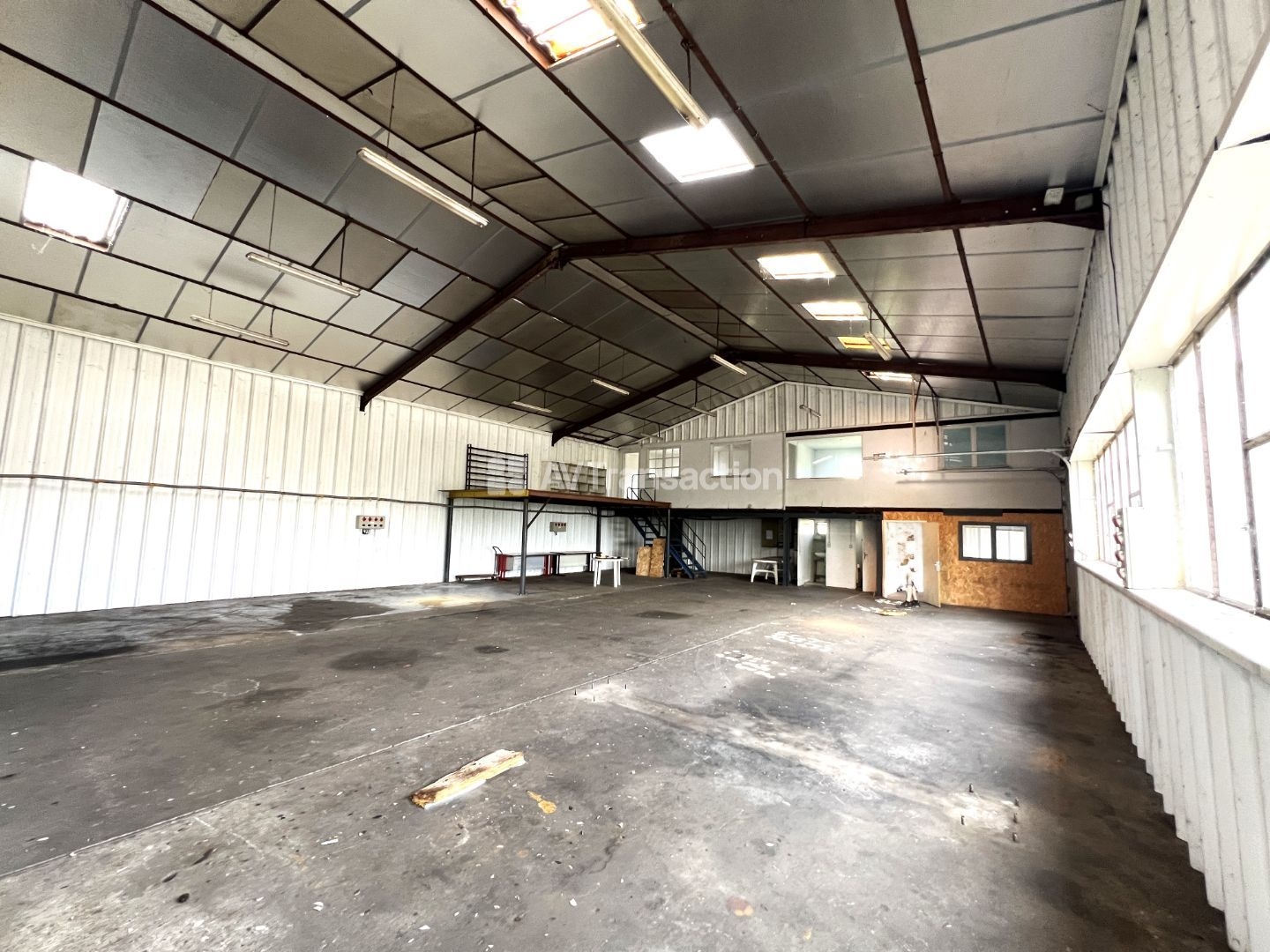 Bureaux à vendre - 5 pièces - 592m2 - Vernon (27200)