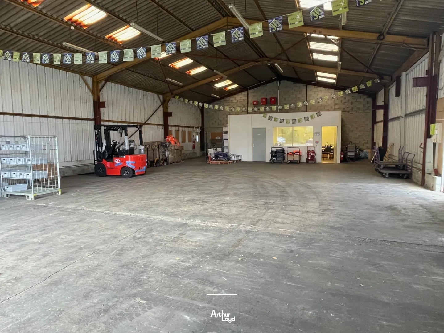 Locaux à vendre - 585m2 - Gaillon (27600)