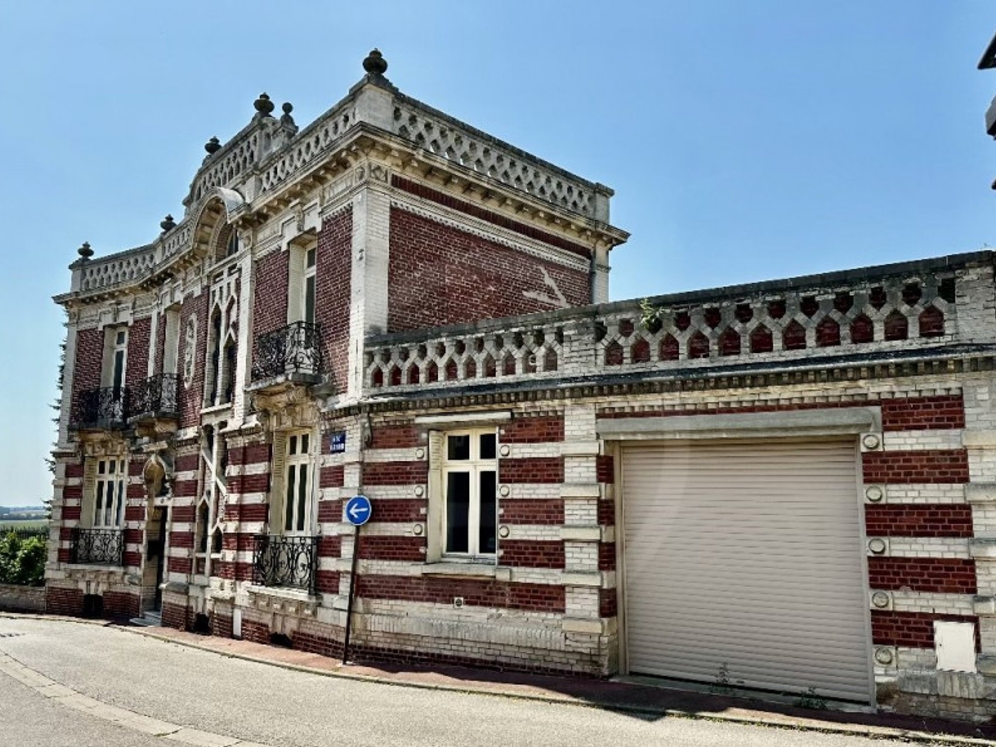 Maison à vendre - 8 pièces - 262m2 - Montdidier (80500)