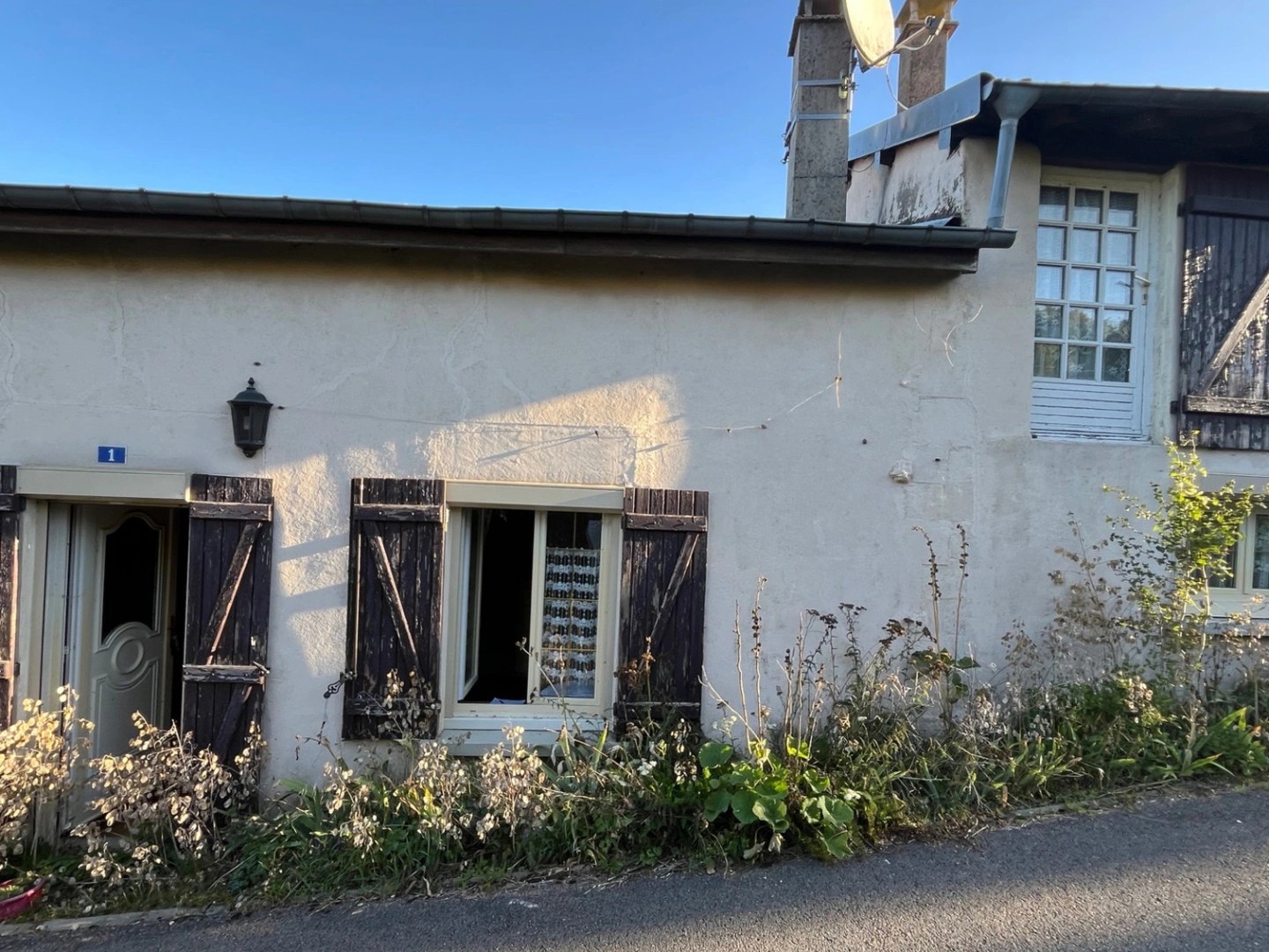 A saisir! Maison de village avec grand garage indépendant neuf !