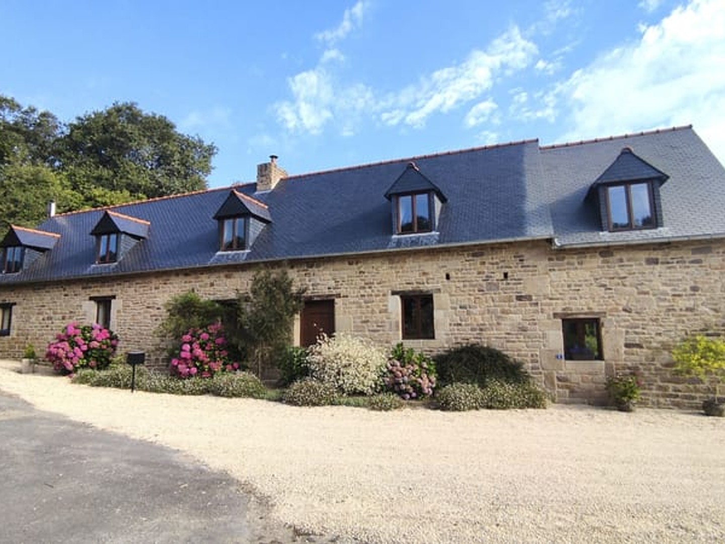 MORBIHAN, Superbe propriété, quatre chambres, dépendances et jardins