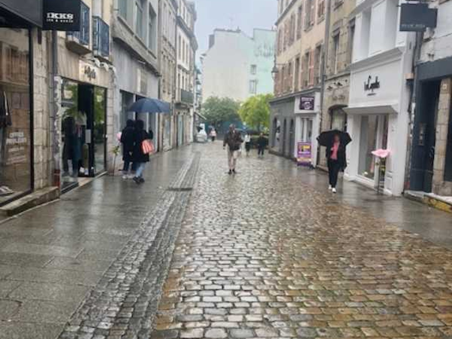 A VENDRE - LOCAL COMMERCIAL - 175 M² - QUIMPER