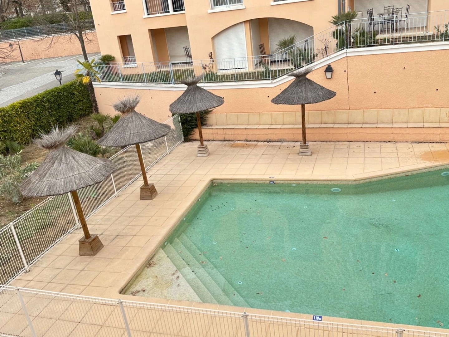 Appartement 2 pièces avec terrasse et parking privé- Investissement locatif sécurisé à Gréoux-les-Bains