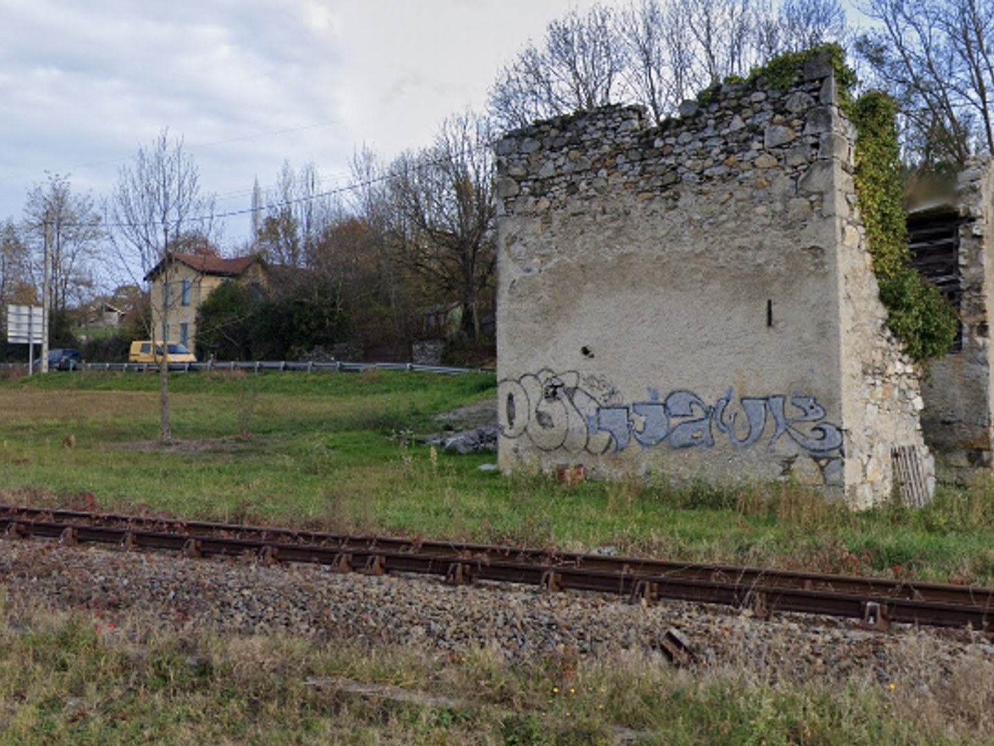 Dpt Haute- Garonne 31- A vendre Labroquere 31510- Vente spéciale entreprises ruine sur terrain de 3 555 m2