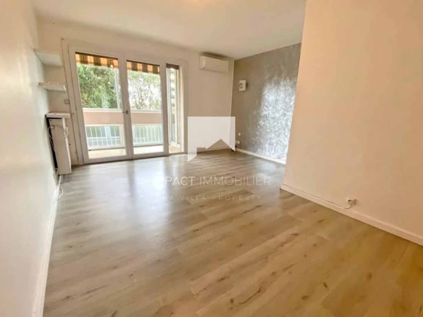 Appartement à vendre - 3 pièces - 74m2 - Hyères (83400)
