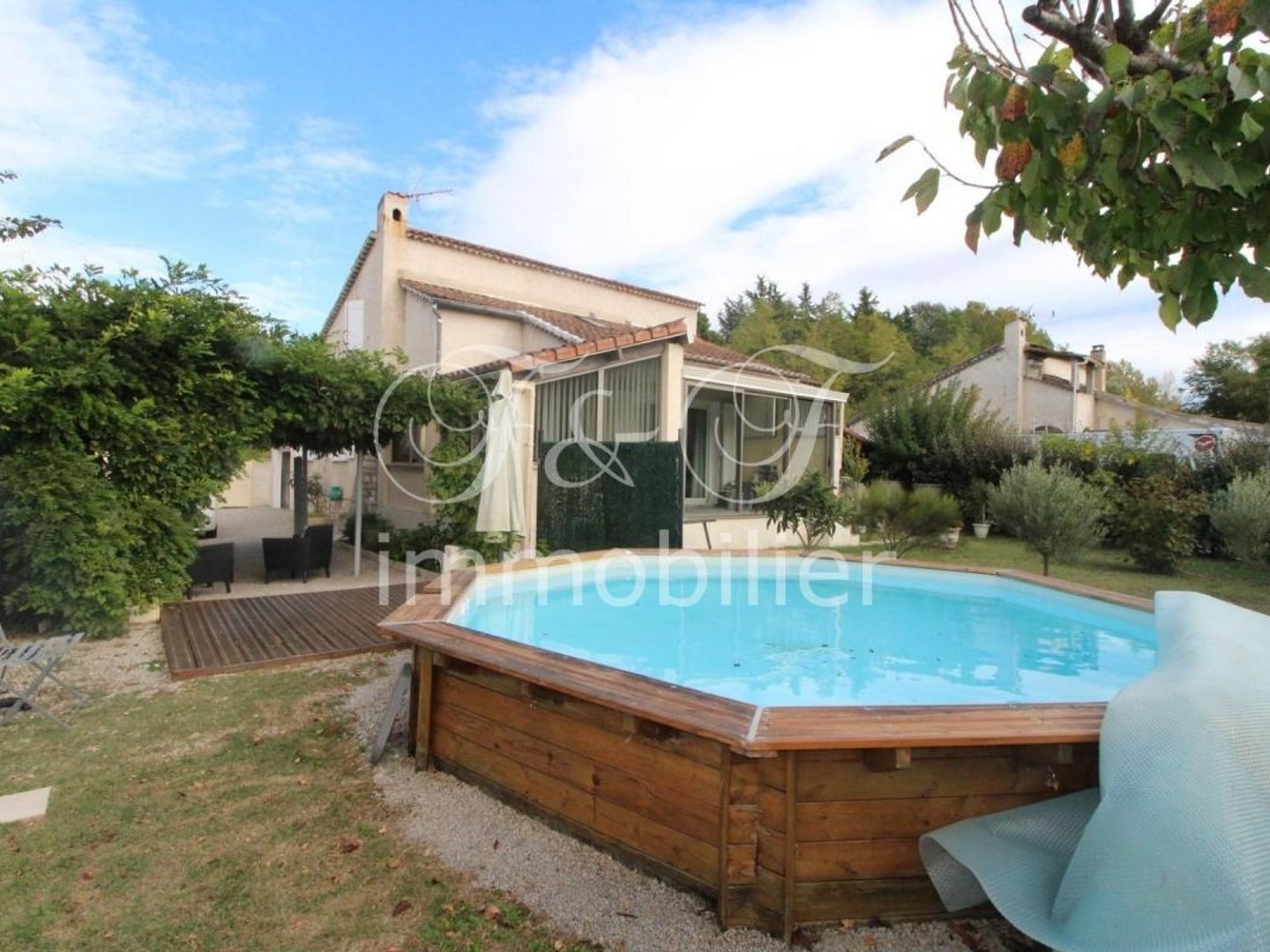 Jolie villa individuelle avec jardin et piscine