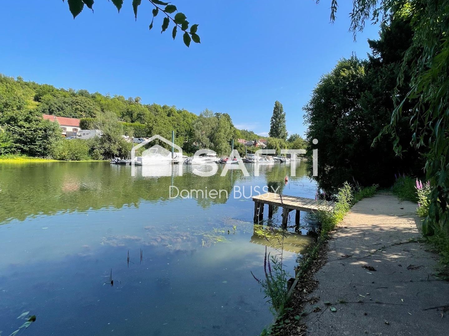 Deux maisons d'habitation indépendante en Bord de seine