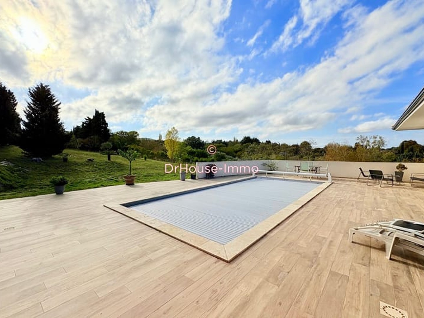 VIlla comptemporaine haut de gamme avec piscine