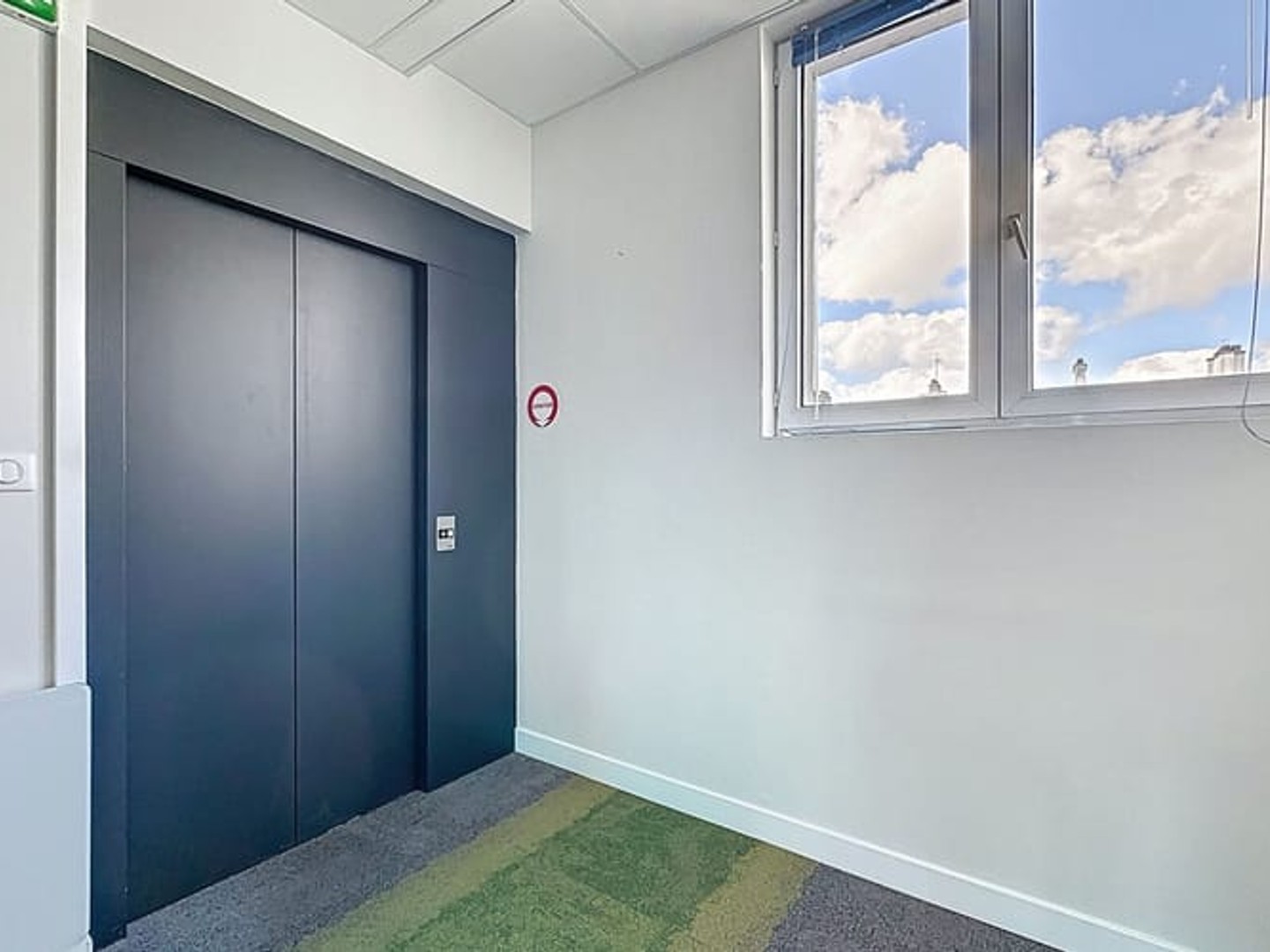 Bureau 5 pièces 110 m²