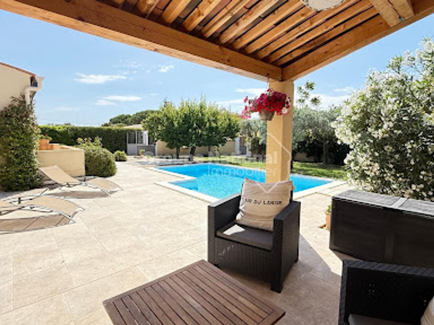 Maison à vendre - 4 pièces - 147m2 - Saint-Saturnin-Lè... (84450)
