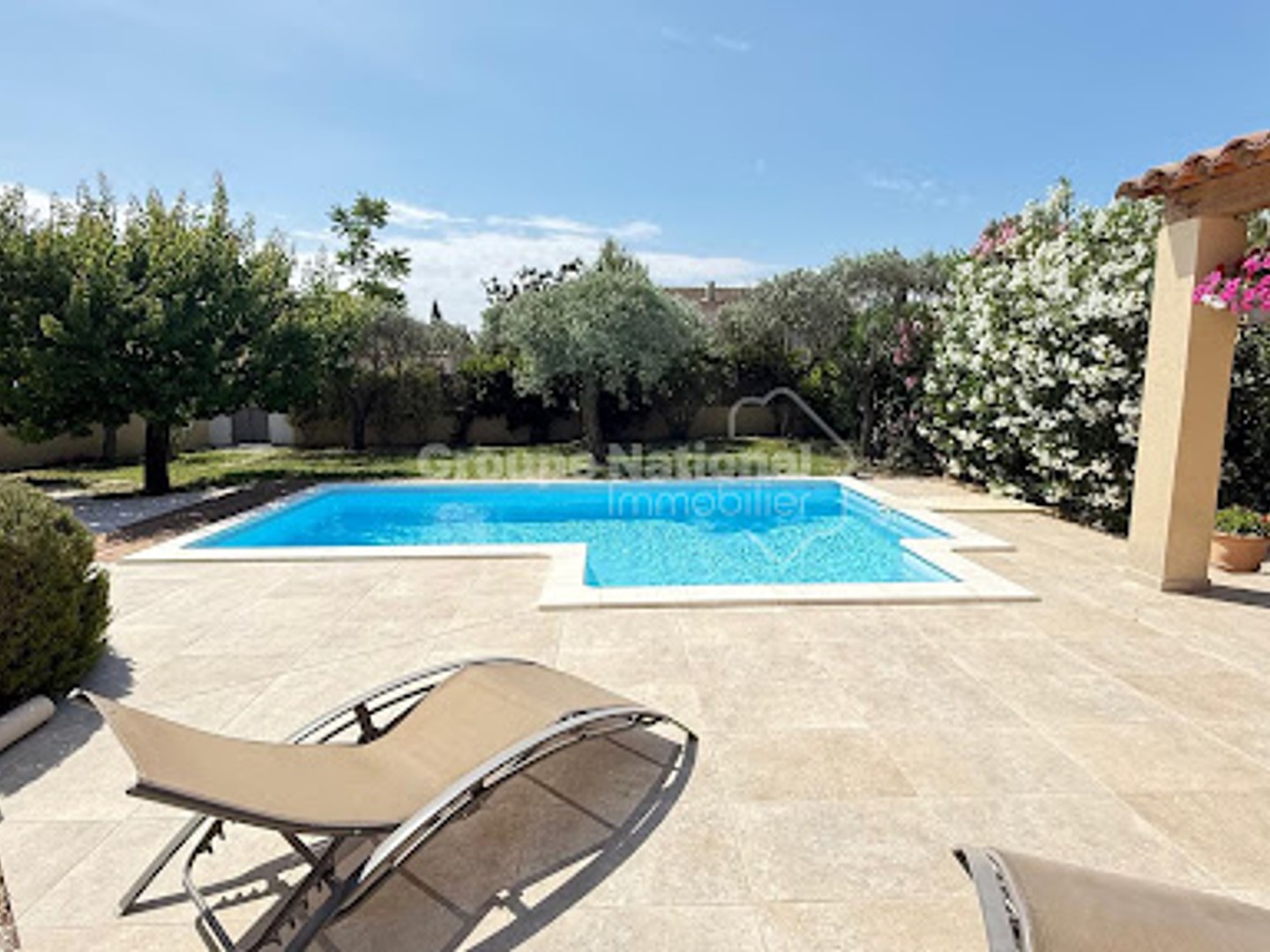 Maison à vendre - 4 pièces - 147m2 - Saint-Saturnin-Lè... (84450)